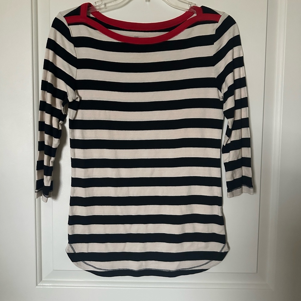 Gap Back & White Top w/ Red Collar